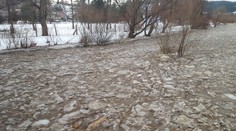 Sneh sa topí: V týchto regiónoch hrozia záplavy či ľadová povodeň