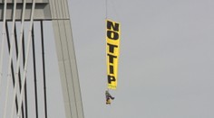 Vyliezol na bratislavské UFO, aby vyjadril nesúhlas