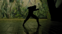 Videoklip, pri ktorom slovenský tanečník takmer prišiel o život, je vonku