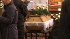 Chlapca, ktorého otec odpojil od prístrojov, pochovali