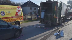 Vodič (70) pri Partizánskom narazil do smetiarskeho auta. Pracovníkovi hrozí amputácia končatiny