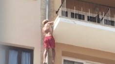 Toto radšej neskúšajte: Turista skákal do hotelového bazéna z balkóna