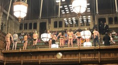 Rokovanie britského parlamentu o brexite narušil protest polonahých aktivistov