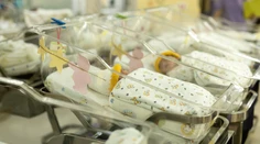 Pre pandémiu odložili rodičovstvo. V tomto štáte im chce vláda platiť, aby si to rozmysleli