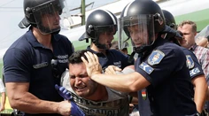 V Maďarsku to vrie. Migranti sa dostali do potýčky s políciou