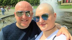 Žena predstierala rakovinu, aby sa jej priatelia vyzbierali na svadbu snov