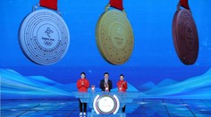 Organizátori zimných olympijských hier v Pekingu predstavili kolekciu medailí