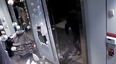 Veľká lúpež na Štedrý deň: Zlodeji ukradli kožuchy za vyše milión dolárov