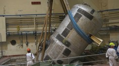 V Jaslovských Bohuniciach sa deje unikátna operácia. Ničia posledný parogenerátor