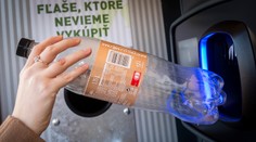 Slováci sa snažia oklamať automat na zálohovanie obalov šnúrkou. Vyskúšali sme to aj my