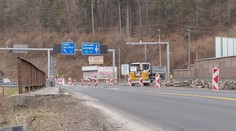 Pod Donovalmi začali opravovať štvorprúdovú cestu, vodičov čakajú obmedzenia