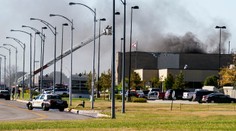 Lietadlo narazilo do budovy, zahynuli štyria a zranili sa piati ďalší