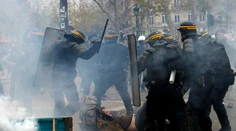 Polícia zasiahla v Paríži proti násilným demonštrantom