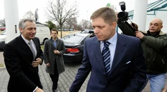 Fico opäť útočí na Figeľa. Vraj mu ide len o limuzíny a sekretárky
