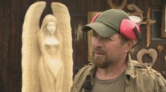 Rezbár Milan nevedel, ako naloží so životom. Dnes učí remeslu rómskych umelcov