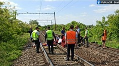 Rušňovodič videl dievčatá na trati, brzdil, ale zrážke nedokázal zabrániť
