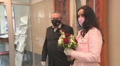 Pozrite sa, ako vyzerajú sobáše počas koronakrízy: Žiadna hostina a krátky obrad