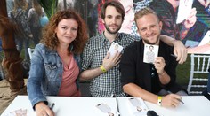 Blázniví herci zo seriálu Sestričky: Takto vyvádzali pri autogramiáde