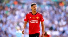 Francúzsky majster sveta zavesil kopačky na klinec. Varane odohral za nový klub len pár minút
