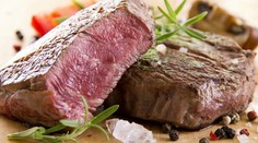 Šalát z divokej ryže alebo bulguru so slaninkou a kozím syrom