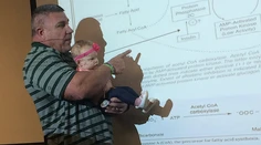 Študentka prišla na prednášku s dcérou. Profesor urobil niečo úžasné
