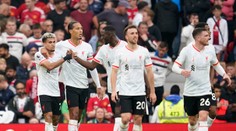 Liverpool v šlágri jednoznačne zdolal Manchester United  a stále neinkasoval. Chelsea opäť prišla o body