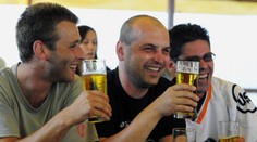 Futbaloví fanúšikovia v Katare sa k pivu dostanú iba vo vyhradených časoch