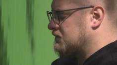 Prespával s ním v noci v škole, zakazoval mu dievča. Tomáš prehovoril o tom, ako ho zneužíval učiteľ