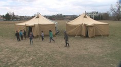 Zhoreli im unimobunky, nemajú kde bývať. Osadníkom pri Prešove postavili vojenské stany