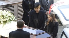 Zábery, ktoré trhajú srdce. Najbližšia rodina sa rozlúčila s Karlom Gottom