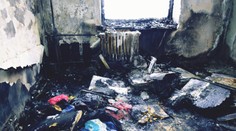 Požiar bytu v Detve spôsobila manipulácia so zapaľovačom. Deti aj ich stará mama sú v nemocnici