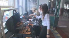 Nemecký investor na východe Slovenska naďalej prijíma pracovníkov. Na utuženie vzťahov zorganizovali grilovačku