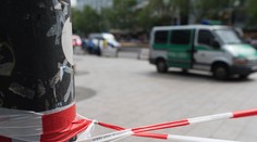 Dráma v Nemecku: Polícia postrelila muža ozbrojeného sekerou