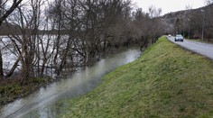 Vysoká hladina Moravy zatvorila hraničný priechod na Záhorí. Nepremáva ani kompa