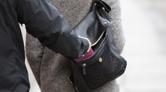 Ľuďom v čakárňach pred ambulanciami v Bratislave miznú peňaženky i mobily. Polícia upozorňuje, že krádeže pribúdajú