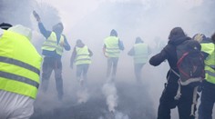 Protesty proti zdražovaniu benzínu neutíchajú, francúzska polícia tvrdo zakročila