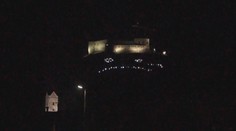 Krásna Hôrka sa opäť rozsvietila. Siedme výročie požiaru však malo smutný podtón