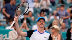 Sinner prevalcoval Dimitrova a ovládol Miami. V svetovom rebríčku už predbehol aj Alcaraza