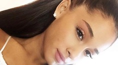 Radikálna zmena farby. Z Ariany Grande je platinová blondína