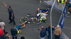 Bizarná nehoda na Gire: Dvoch pretekárov zostrelila bariéra, ktorú odvial vrtuľník