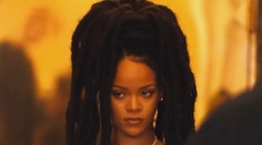 Rihanna si vyšla do mesta a pochválila sa obrovskými dredmi