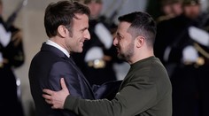 Macron a Zelenskyj spoločne odletia na summit lídrov EÚ do Bruselu