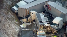 Hromadná tragická nehoda v USA: Po zrážke autobusu s kamiónmi je najmenej päť mŕtvych