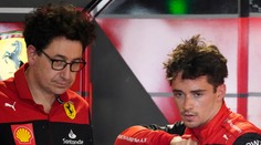 Šéf Ferrari končí. Binotto odstúpil po sezóne, v ktorej nevedeli konkurovať Red Bullu