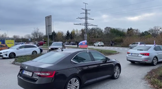 Autoprotest Smeru-SD. Fica mrzí, že 17. novembra nemôžu Slováci oslavovať demokraciu