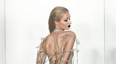 Paris Hilton sa pripomína. Celá nahá!