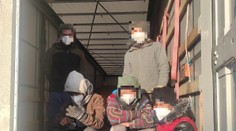 V obci pri Zvolene našli policajti v kamióne päť mladých migrantov z Maroka