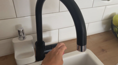 Trápi ich nedostatok vody. V Ďurkove desiatkam občanov netečie, v Ruskove im jej dodávky na noc zastavujú