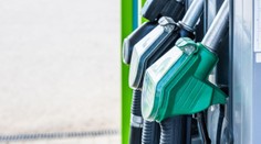 Benzín opäť zlacnel. Cena sa už blíži k tej zo začiatku vojny