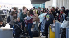Chaos na letiskách. Omikron zrušil ďalšie tisícky letov, problémy budú zrejme pokračovať
